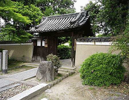 京都市東山区　臨済宗東福寺塔頭　荘厳院墓地